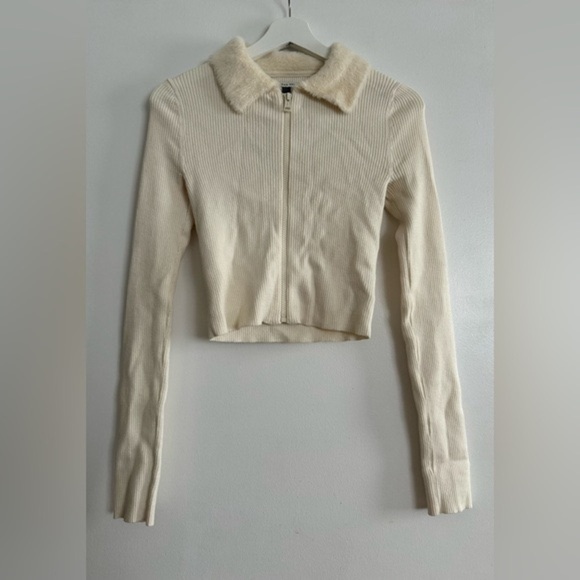 American Eagle‎ Cream Faux Fur Cropped Zipped Sweather Size S - Picture 2 of 5